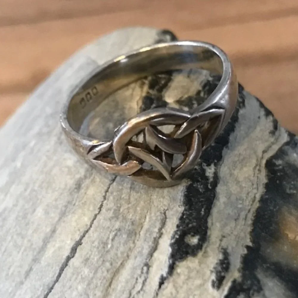 Vintage Celtic Knot Sterling Silver Ring - Size 7.75